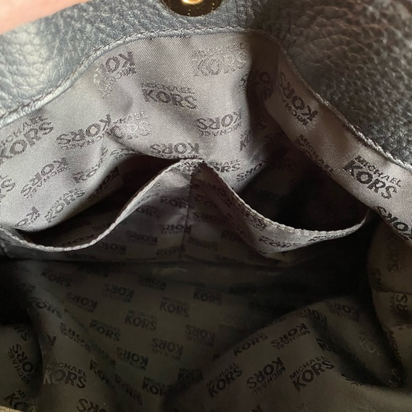 Michael Kors X body~Black Lthr, Studs, Clean. Includes Wristlet~Back to school - Picture 8 of 12